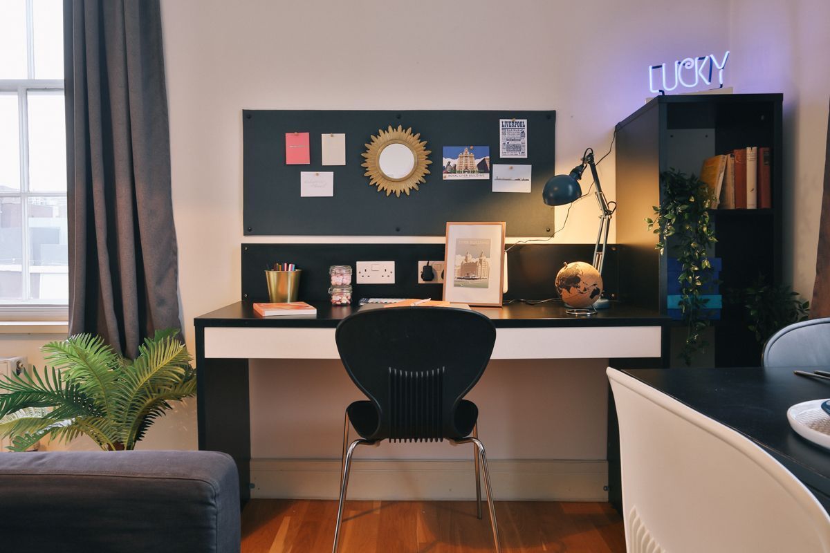 Classic 3-4 Bed Apartment - room